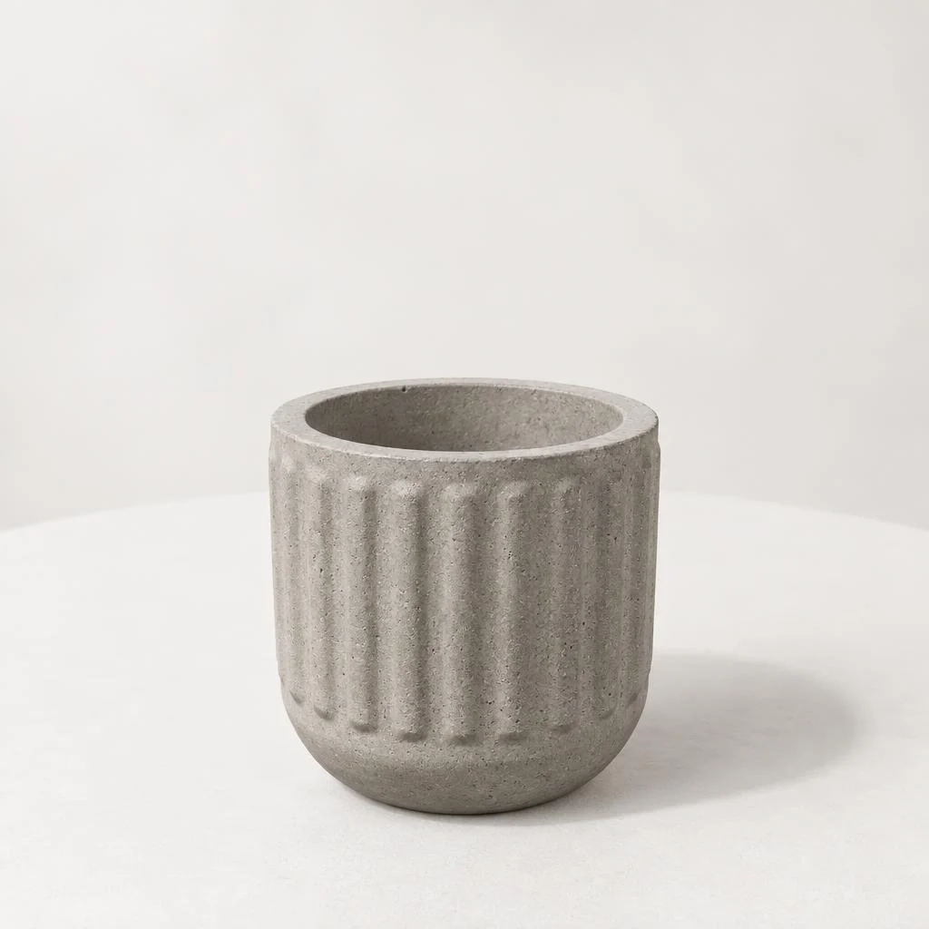 Maceta de concreto Mediana, textura Surcos, vista de estudio