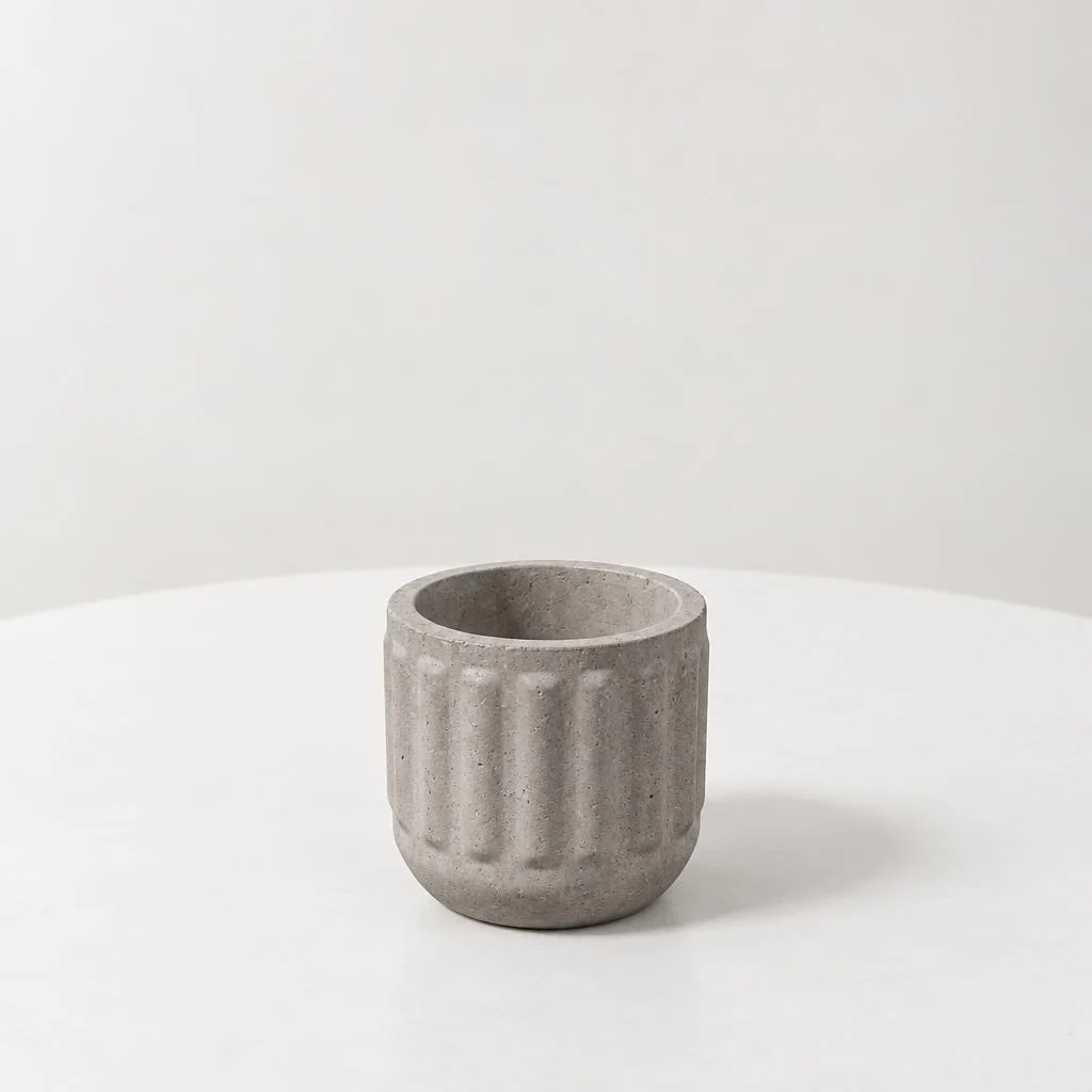 Maceta de concreto Suculenta, textura Surcos, vista de estudio
